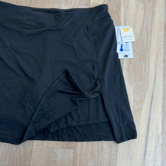 NWT. Lulu-B skort in black. Black shorts under skort. Stretchy material. UPF50+ - Picture 2 of 8
